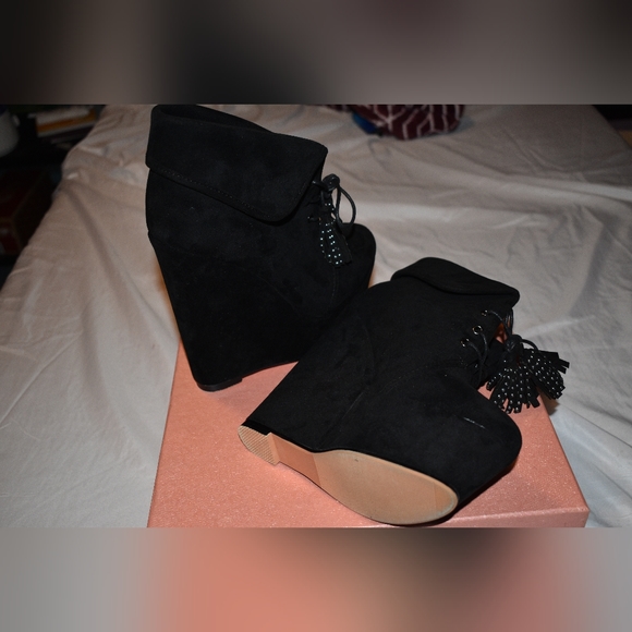 6" Wedged Ankle Boots - Picture 1 of 2